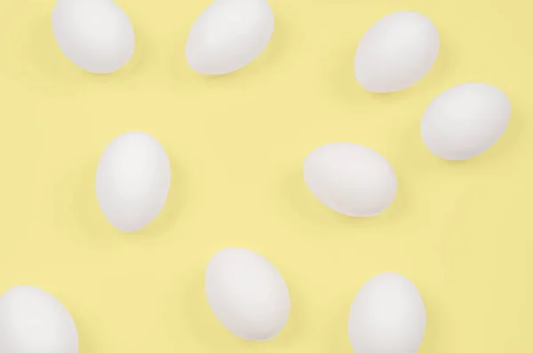 White egg. Raw eggs on pastel yellow background. — Stock Photo, Image