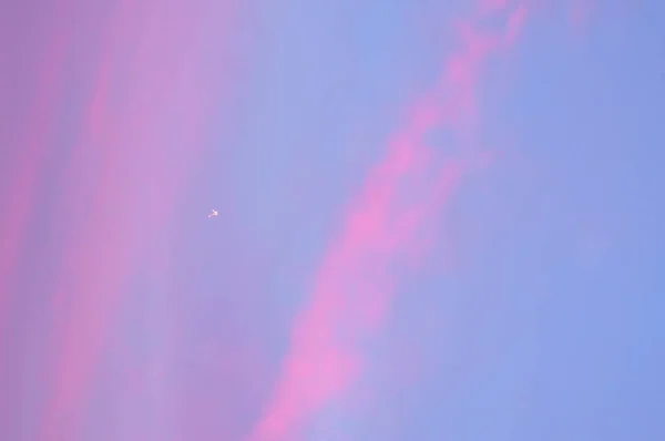 아름다운 분홍색 하늘입니다. 파스텔 색상의 클라우드 배경. — 스톡 사진