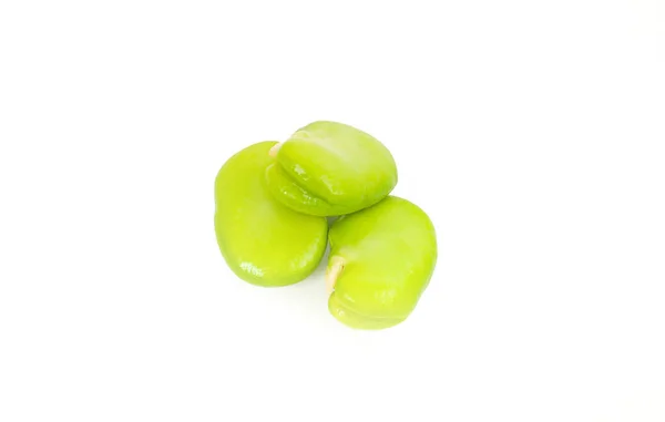 넓은 콩. 흰색 배경에 신선한 리마 콩 — 스톡 사진