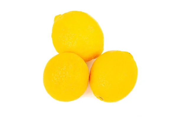 흰 배경에 있는 신선 한 레몬. — 스톡 사진