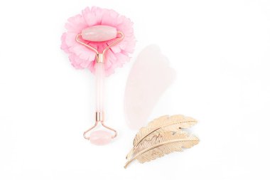 Yüz masajı için yeşim rulo. Anti yaş, kaldırma ve tonlama tedavisi