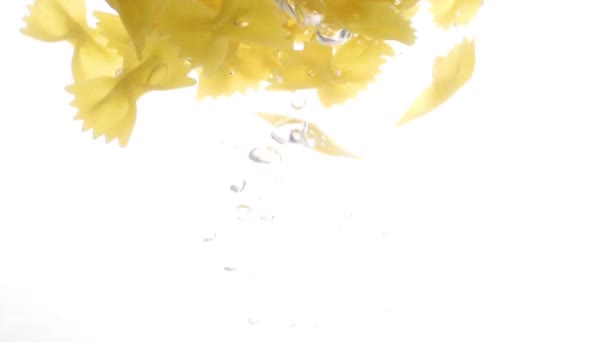 Pasta Valt Gekookt Water Slow Motion Macaroni Kokend Water — Stockvideo