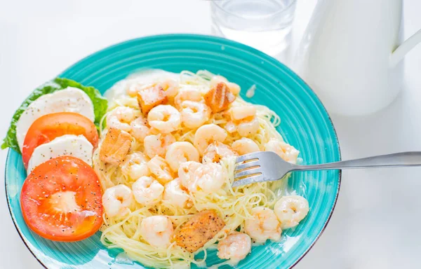 Italian Pasta Dengan Udang Dan Saus Krim Spaghetti Dan Udang — Stok Foto