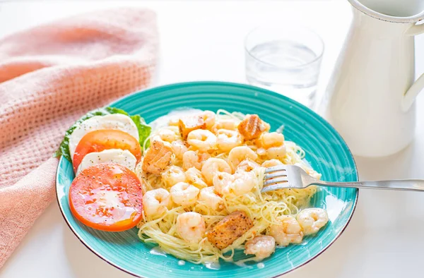 Italienska Pasta Med Räkor Och Krämig Sås Spagetti Och Räkor Stockbild