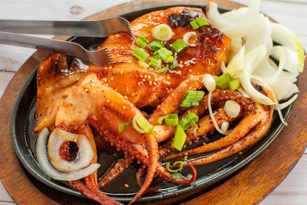 韩国炸鱿鱼 海鲜烤章鱼 顶部视图 图库照片
