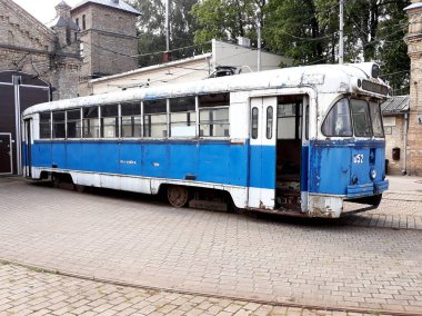 depoda eski vintage tramvay kamu