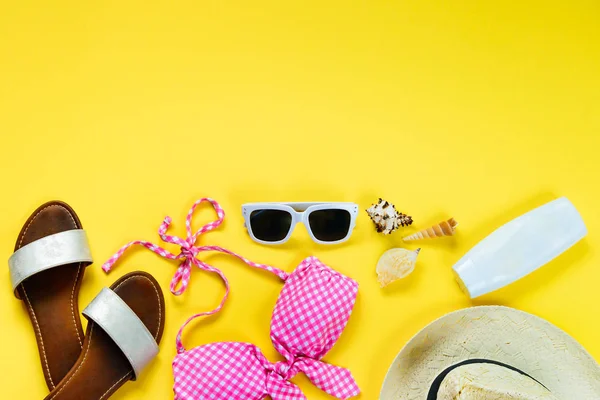 Top View Two Pieces Pink Swimming Suit Beach Accessoties Yellow — Stock Photo, Image