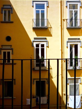 Windows Napoliten evin avlusunda