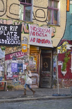 Grafiti Berlin, Almanya'da bulunan bir bina Eylül 2017