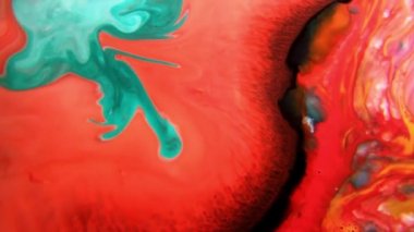 Renkli sıvılar birlikte degradeler oluşan ve formlar ayrılmış renkli soyut resim oluşturma sıvı karışık