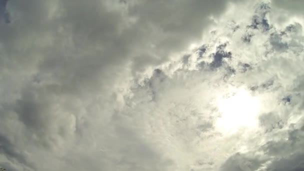 Хронология Быстро Движущихся Облаков Голубом Небе — стоковое видео
