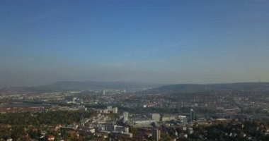 Havadan görünümü şehir, Stuttgart Almanya'da Baden Wrttemberg yaz aylarında dron görüntüleri