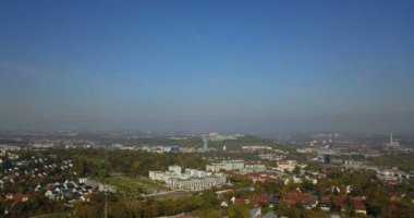 Havadan görünümü şehir, Stuttgart Almanya'da Baden Wrttemberg yaz aylarında dron görüntüleri