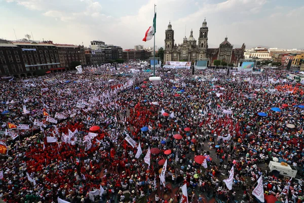 1 Mart 2024 'te Mexico City' de, Meksika Başkanlığı adayları Claudia Sheinbaum Pardo 'yu destekleyenler Mexico City Zocalo' ya katıldılar.
