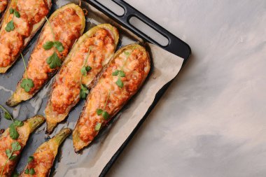 Bir tavada etli kabak dolması yaptım. Sağlıklı gıda.