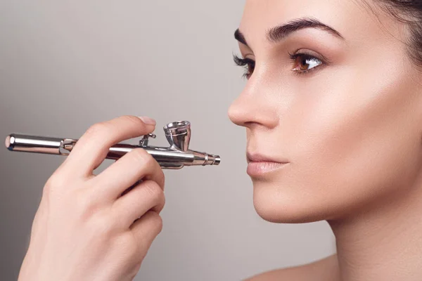 Professionelles Make Mit Airbrush Perfektes Gesicht Mit Nude Make Über — Stockfoto