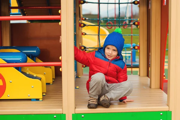 Glückliches Kind Auf Farbenfrohen Modernen Spielplatz Netter Kleiner Junge Der — Stockfoto