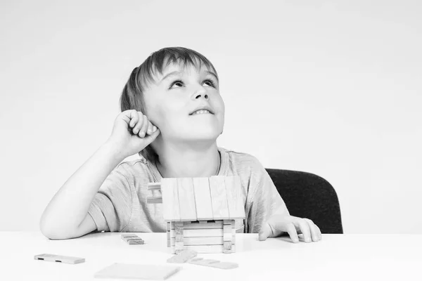 Feliz Bebê Sonhando Com Sua Própria Casa Menino Constrói Uma — Fotografia de Stock