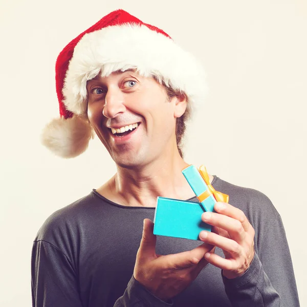 Santa Jul Man Öppna Presentbox Närvarande Fantastisk Man Santa Hatt — Stockfoto
