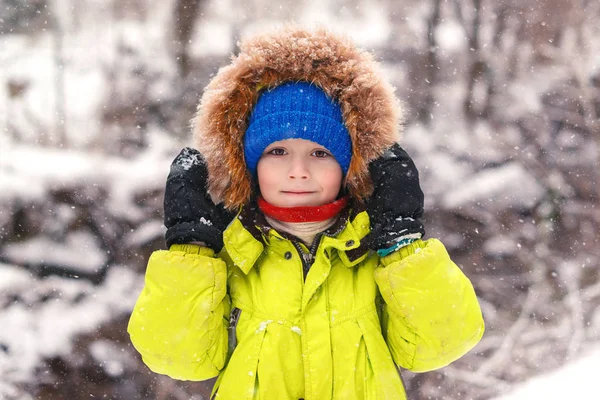 Cute Little Boy Walking Snow Happy Smiling Boy Winter Clothes — Stock Photo, Image