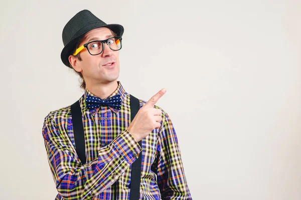 Funny Nerd Pointing Finger Away Copy Space Smiling Young Nerdy — Stock Photo, Image