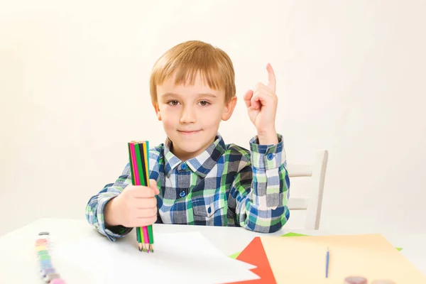 Lindo Niño Dibujando Casa Creatividad Infantil Pintura Creativa Para Niños — Foto de Stock