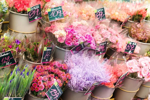 Blomsteraffär Med Färgstarka Buketter Blomma Stå Utomhus Gatan Blommor Marknaden — Stockfoto