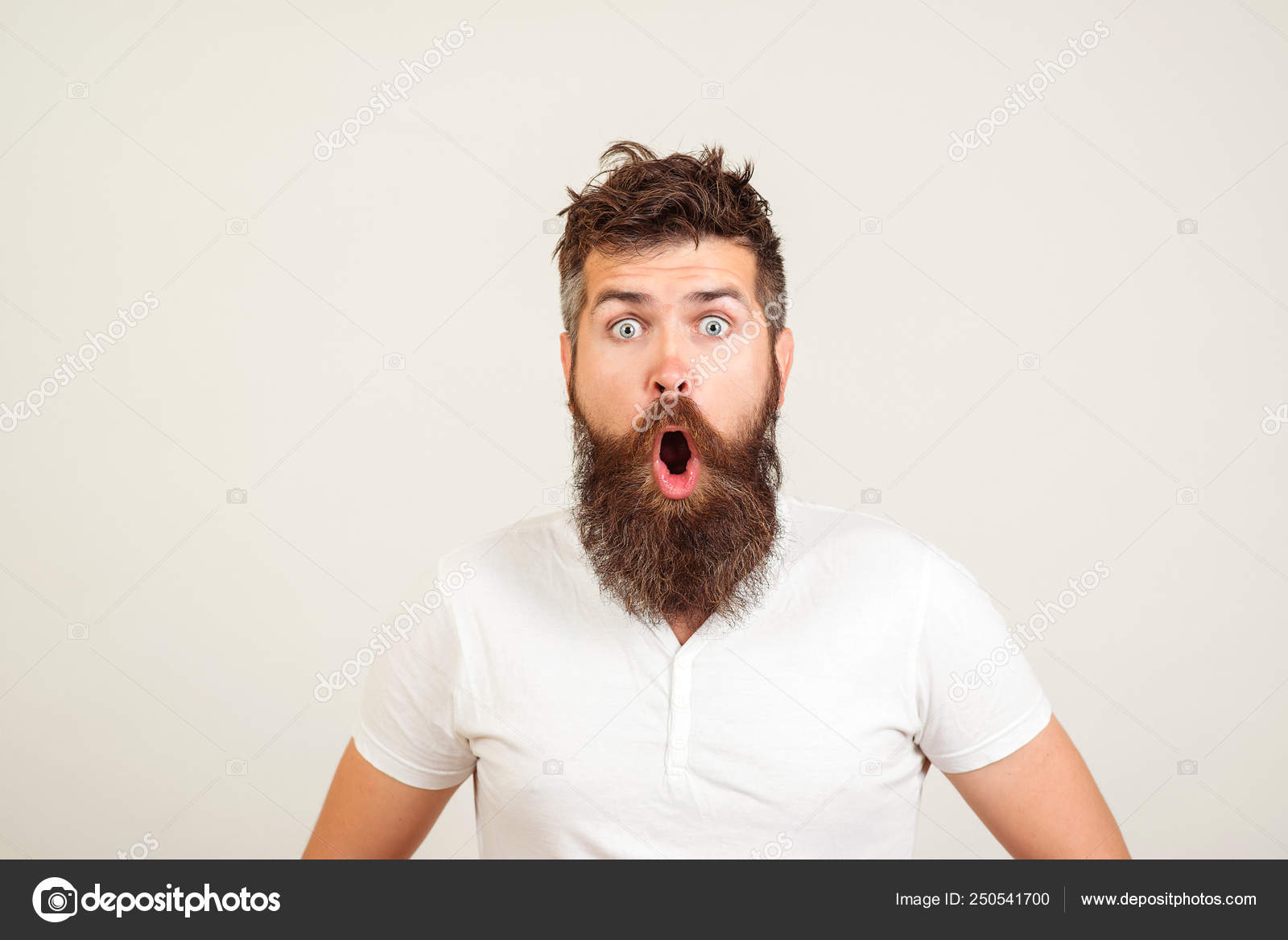 Shocked Bearded Man Stares At Camera Bearded Hipster Guy Widely Opened Mouth And Eyes — Stock