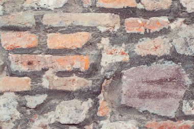 Eski kale taşından duvar dokusu. Arka plan ya da doku olarak taş duvar. Taş duvarın bir parçası, arka plan ya da doku için. Klasik taş duvar..