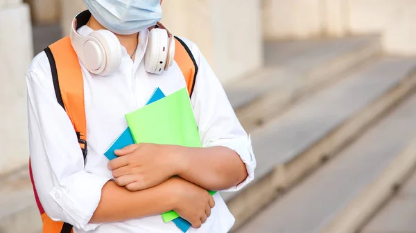 Bildung Während Einer Pandemie Schuljunge Mit Mundschutz Während Des Coronavirus — Stockfoto