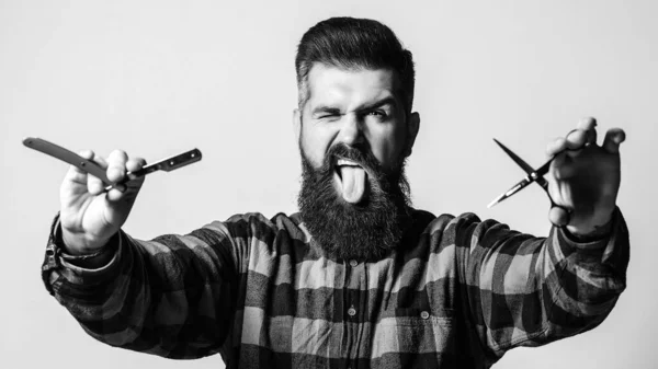 Brutal Barber Straight Razor Scissors Bearded Guy Showing Tongue Barber — Stock Photo, Image