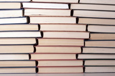 Renkli kitap yığını. Eğitim arka plan. Okula dönüş. Metin için yer kopyalayın.