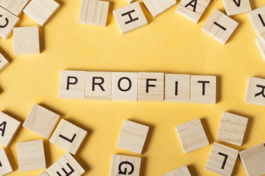 Ahşap blok üzerinde yazılı kelime kar. Ahşap Abc.