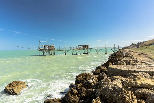 Platformu trabucco San Vito Chietino, Abruzzo, İtalya içinde olarak bilinen Balık tutma