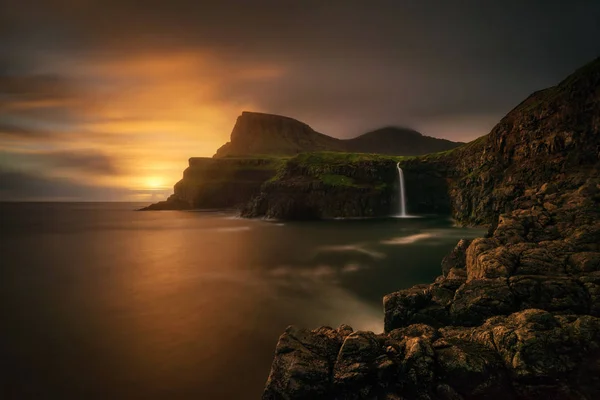 Cima Arnafjall Cascata Mulafossur Tramonto Isole Faroe — Foto Stock