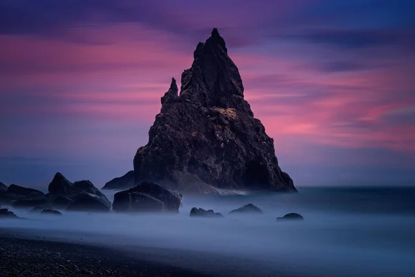 Colorido Atardecer Costa Rocosa Reynisfjara Playa Negra Islandia —  Fotos de Stock