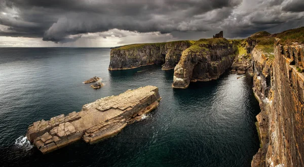 Panorama Castelo Old Wick Falésias Altas Tempo Tempestuoso Escócia — Fotografia de Stock