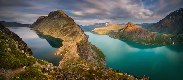 Panorama Över Besseggen Bergsryggen Mellan Sjön Gjende Och Bessvatnet Jotunheimen — Stockfoto