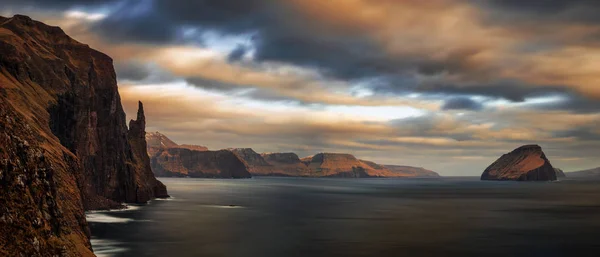 Панорама Відьма Пальця Рок Koltur Острів Заході Сонця Світлі Фарерські — стокове фото