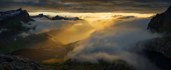 Panorama Delle Montagne Nuvolose Intorno Mefjorden Alla Luce Del Tramonto — Foto Stock