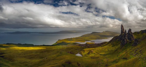 Panorama Delle Formazioni Rocciose Storr Tramonto Nuvoloso Isola Skye Scozia — Foto Stock