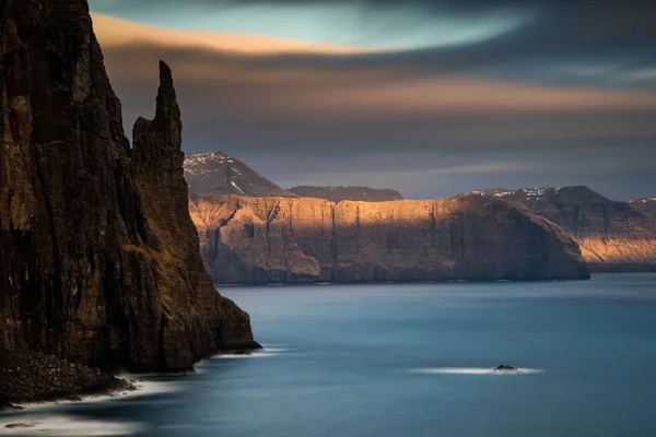Häxa Finger Rock Och Streymoy Solnedgången Ljus Färöarna — Stockfoto