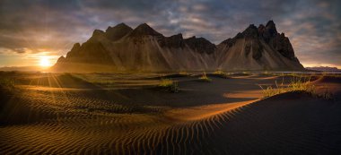 Günbatımı Panorama adlı Stokksnes Beach, İzlanda