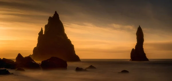 Panorama Farverige Solopgang Kysten Reynisfjara Sort Strand Island - Stock-foto