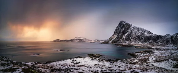 Flaget Bay Lofoten Fırtınalı Havalarda Offersoykammen Panoraması — Stok fotoğraf