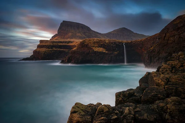 Cascade Mulafossur Sur Île Vagar Coucher Soleil Coloré Îles Féroé — Photo