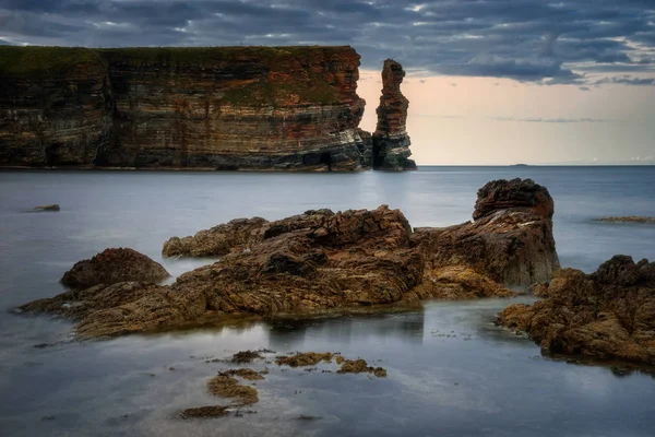 Cliffs Freswick Bay — Fotografia de Stock