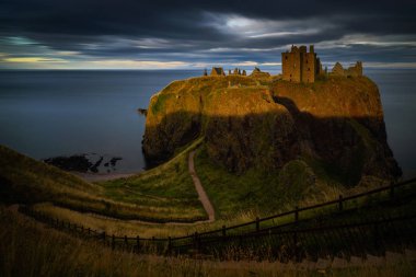 Dunnottar Kalesi gecesi