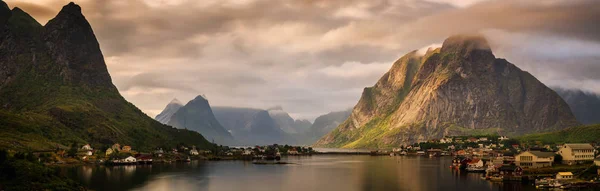 Reinefjorden günbatımı Panoraması — Stok fotoğraf