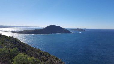 Tomaree Dağı'ndan okyanus ve Shoal Körfezi manzarası, Avustralya.